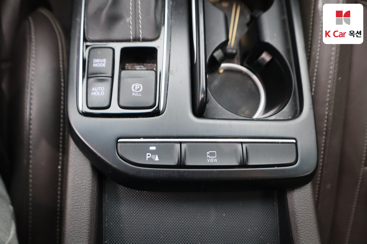 Hyundai AZERA 2019 - Image 16