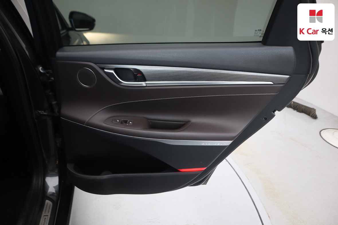 Hyundai AZERA 2019 - Image 26