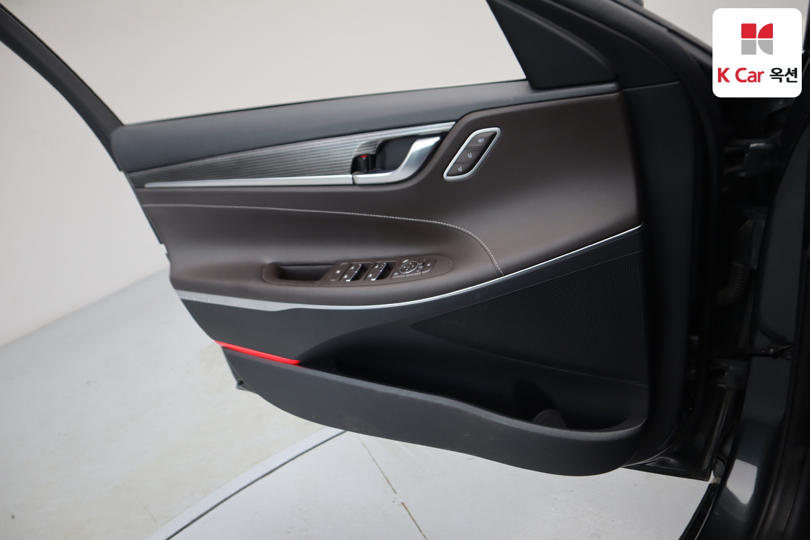 Hyundai AZERA 2019 - Image 8