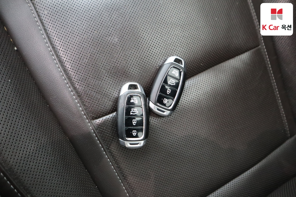 Hyundai AZERA 2019 - Image 17
