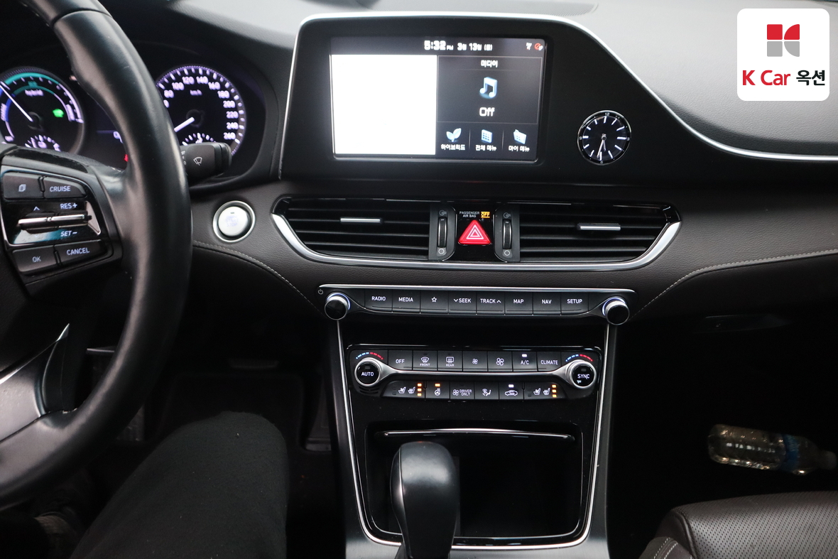 Hyundai AZERA 2019 - Image 6
