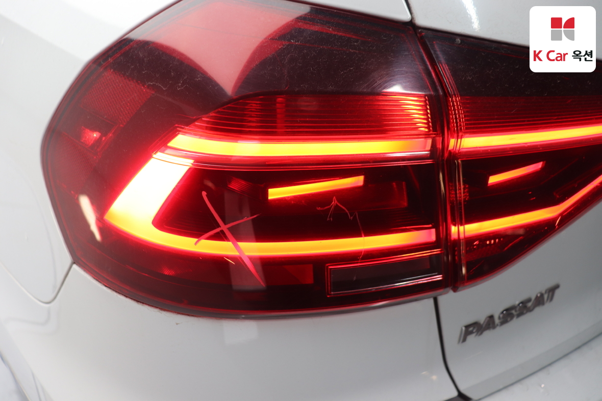 Volkswagen Passat 2018 - Image 43