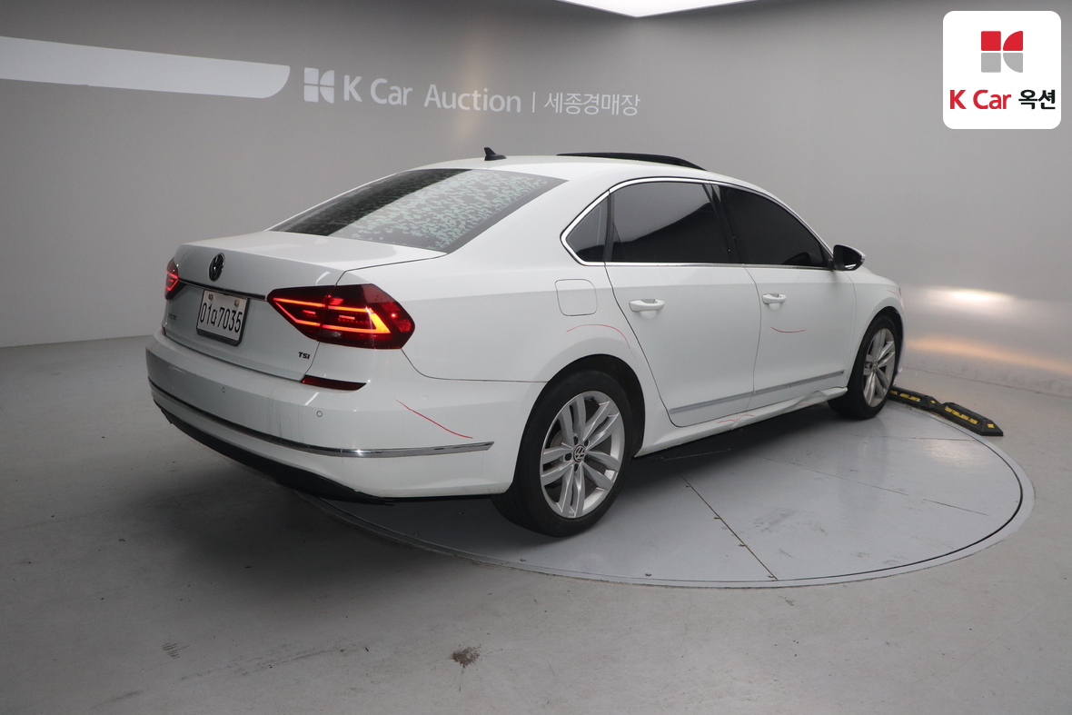 Volkswagen Passat 2018 - Image 2