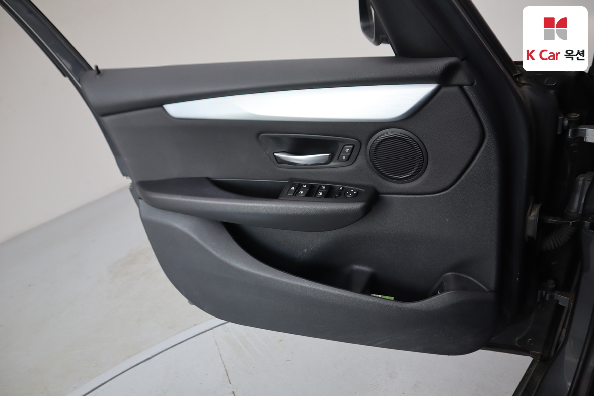 BMW 2 Series 2019 - Image 8