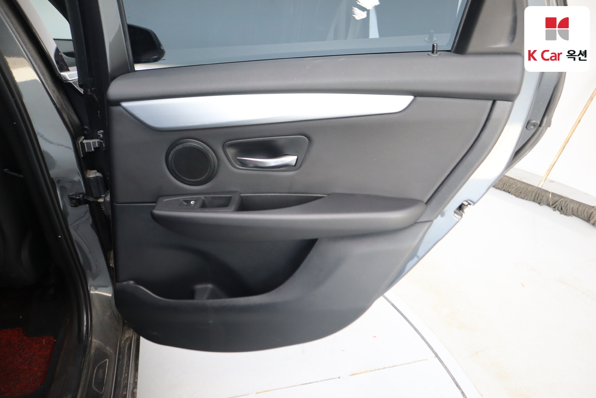 BMW 2 Series 2019 - Image 32