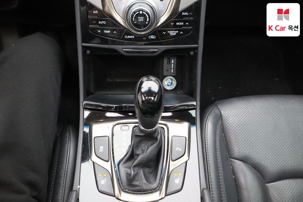 Hyundai AZERA 2012 - Image 17