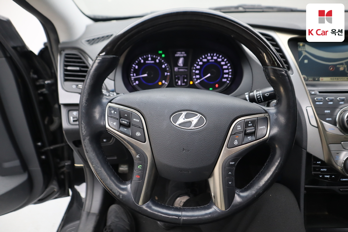 Hyundai AZERA 2012 - Image 10