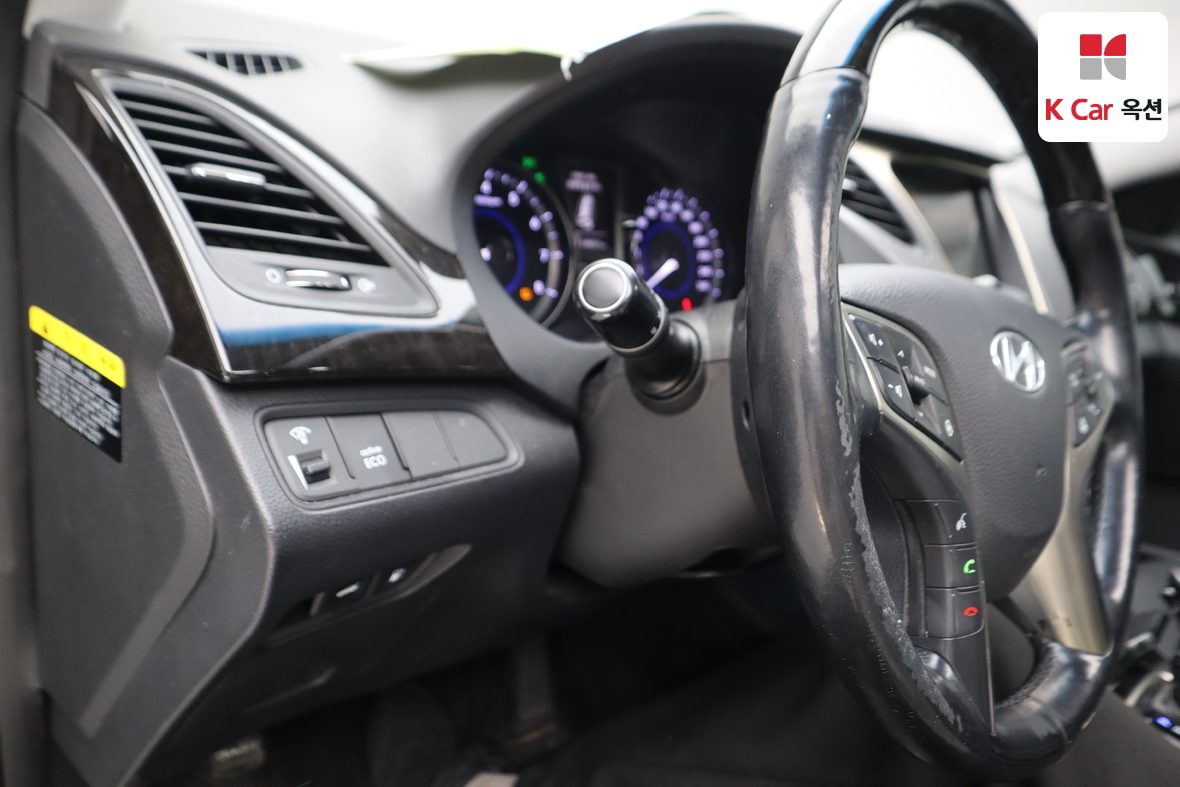 Hyundai AZERA 2012 - Image 9