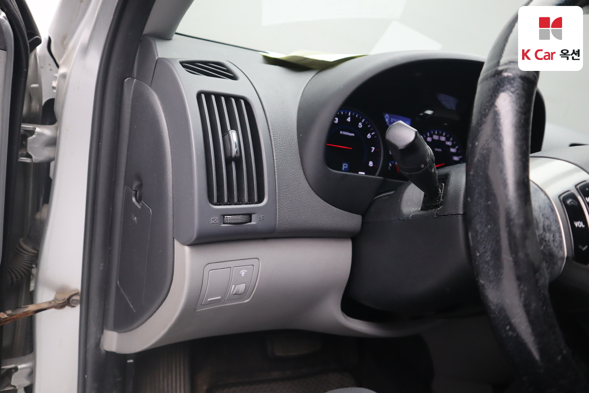 Hyundai Elantra 2010 - Image 9