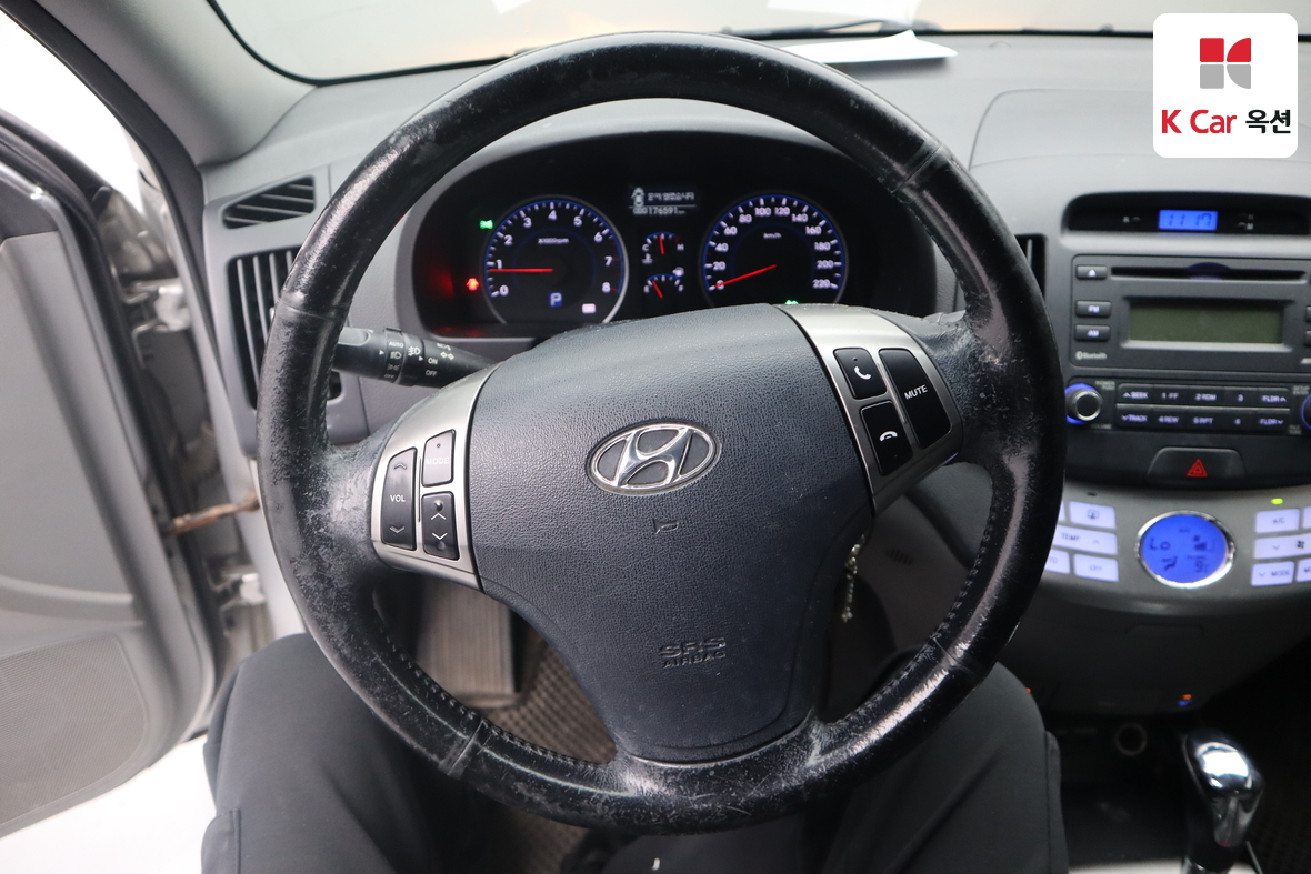 Hyundai Elantra 2010 - Image 10