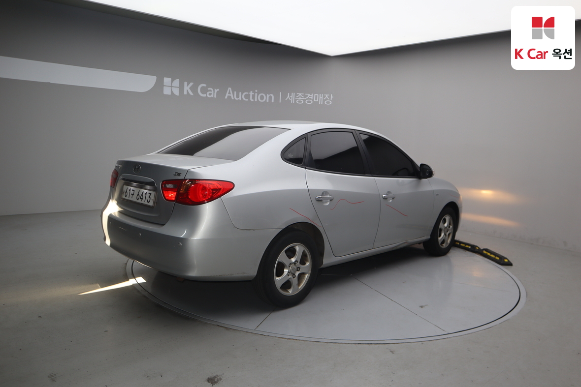 Hyundai Elantra 2010 - Image 2