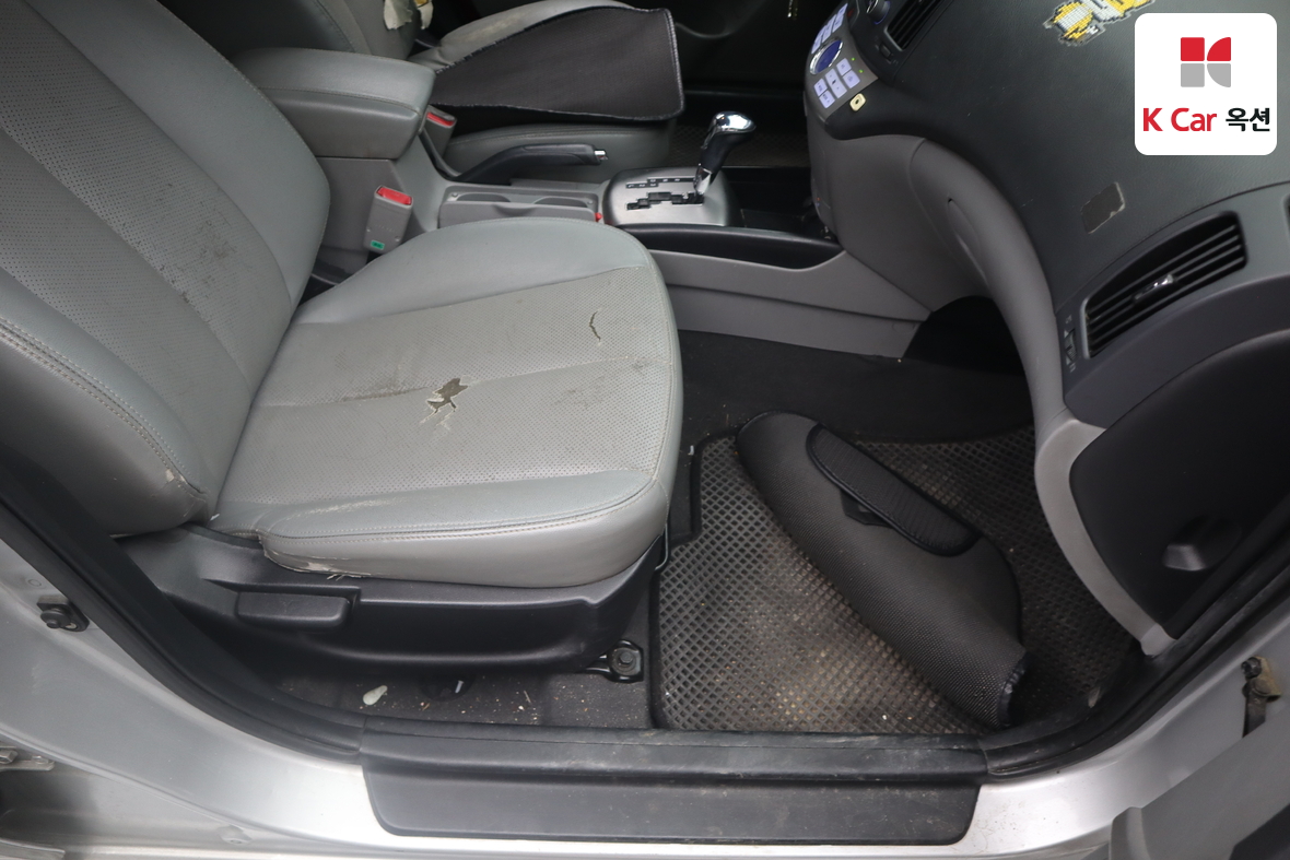 Hyundai Elantra 2010 - Image 30