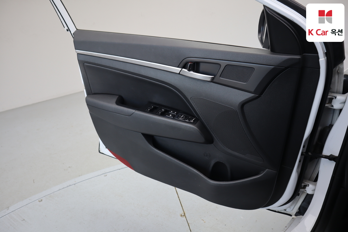 Hyundai Elantra 2019 - Image 8