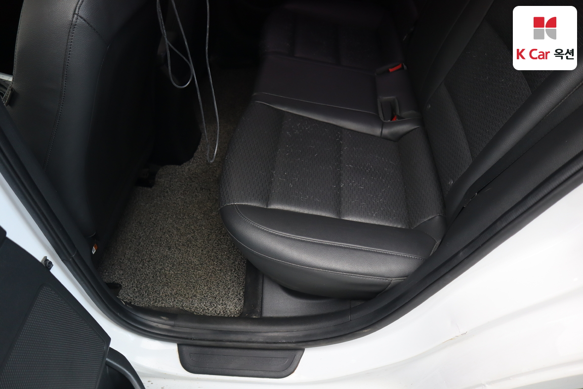 Hyundai Elantra 2019 - Image 21