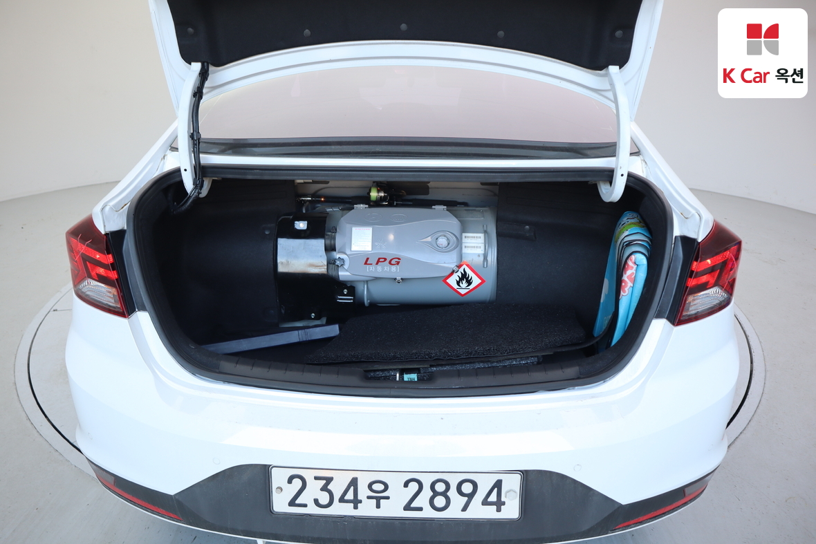 Hyundai Elantra 2019 - Image 23