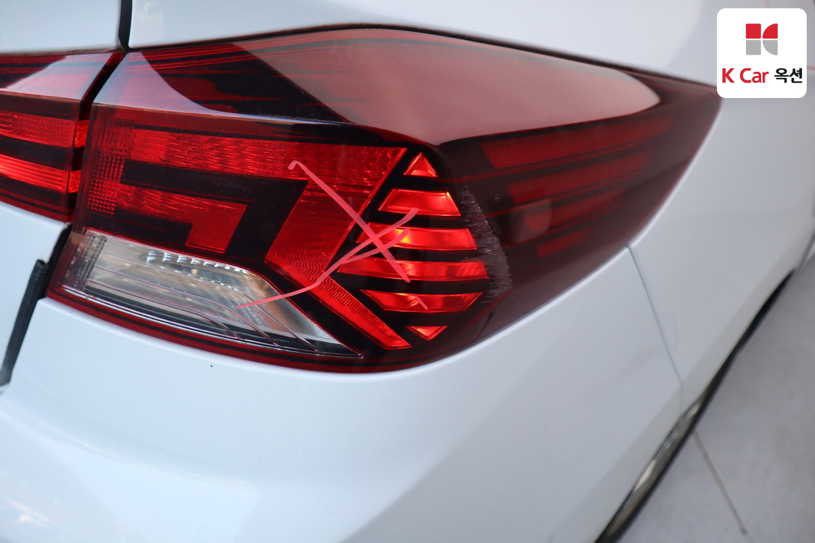 Hyundai Elantra 2019 - Image 42