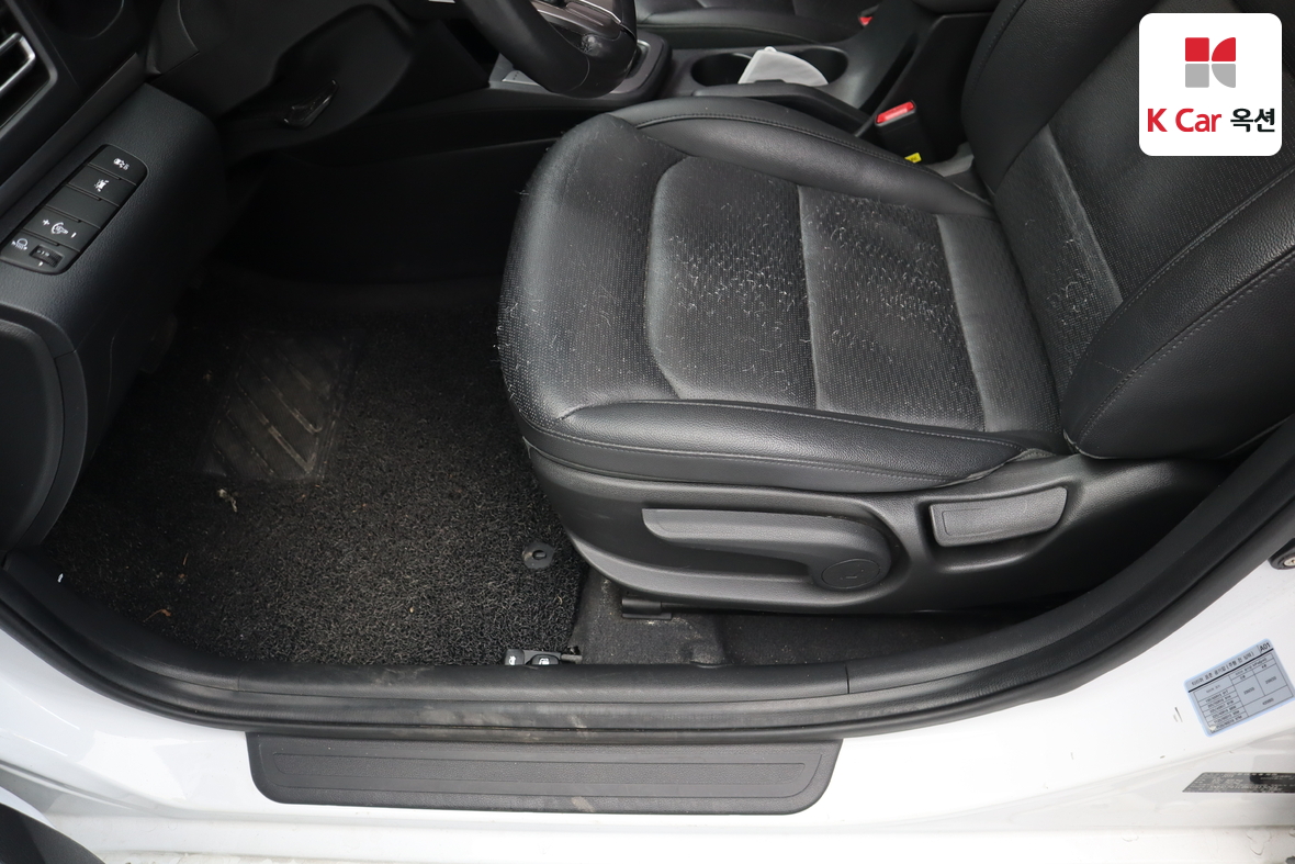 Hyundai Elantra 2019 - Image 18