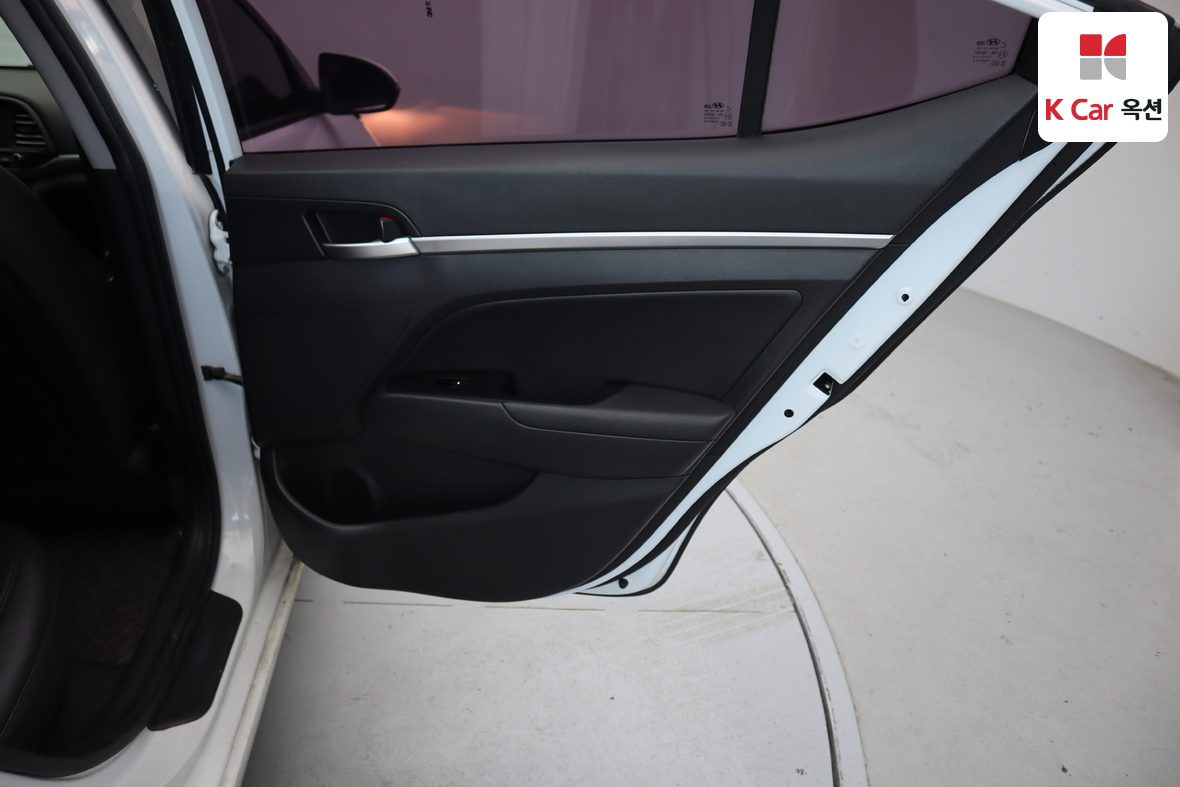 Hyundai Elantra 2019 - Image 25