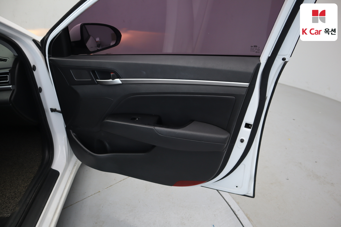 Hyundai Elantra 2019 - Image 27