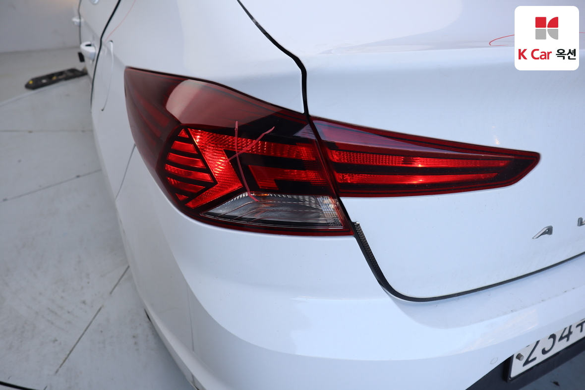 Hyundai Elantra 2019 - Image 40