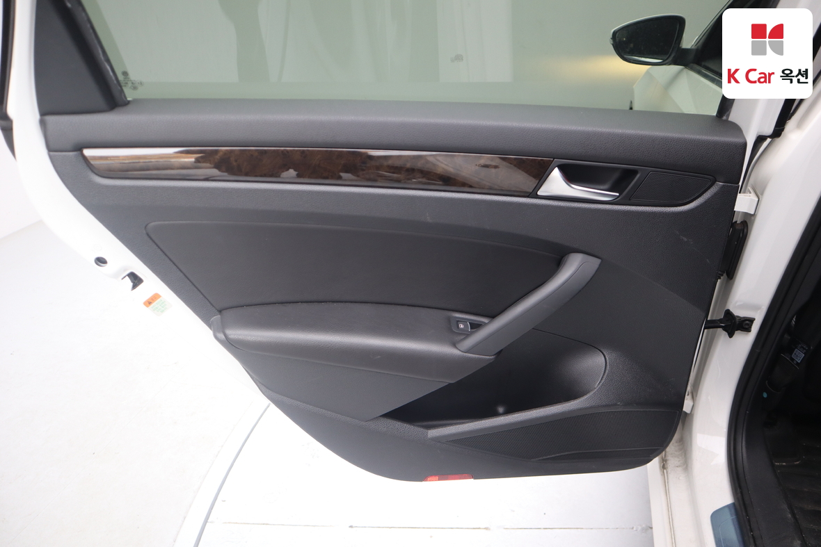 Volkswagen Passat 2015 - Image 21
