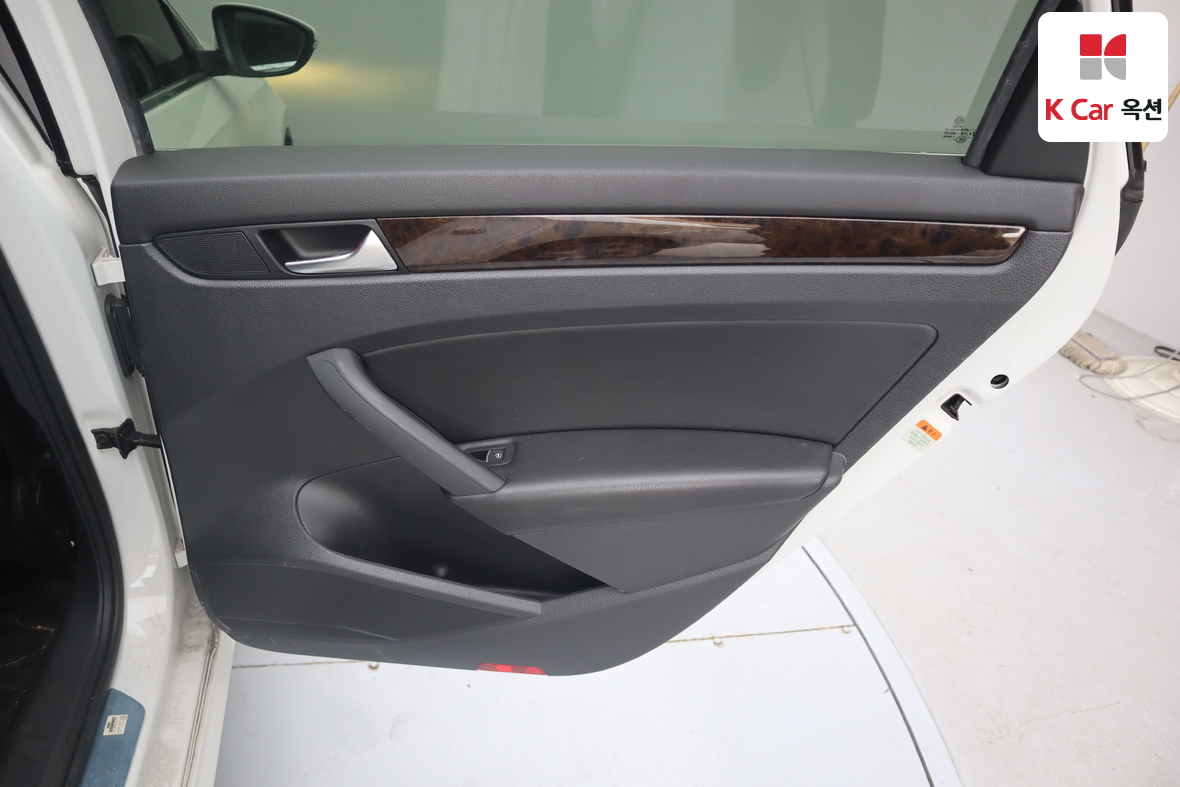 Volkswagen Passat 2015 - Image 28