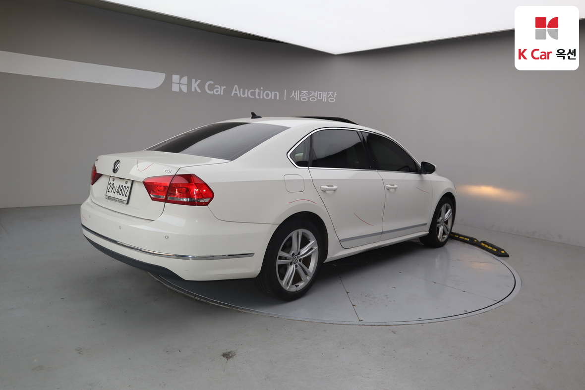 Volkswagen Passat 2015 - Image 2