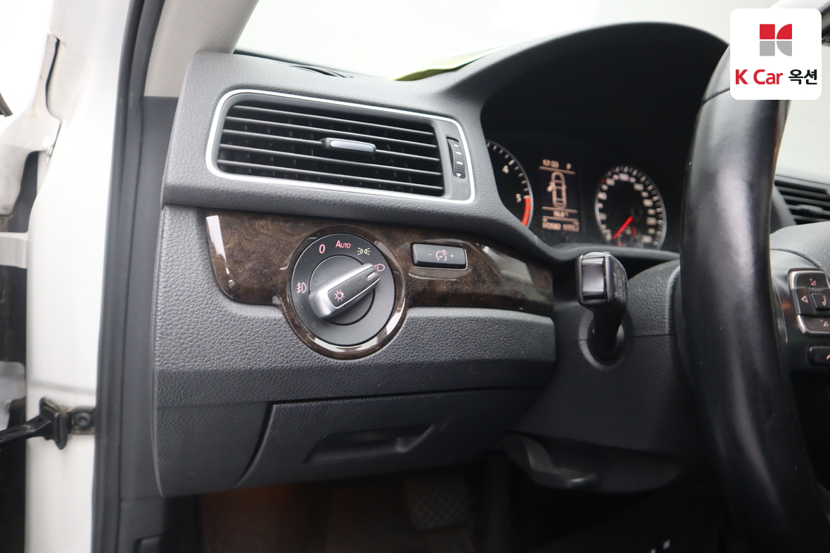Volkswagen Passat 2015 - Image 9