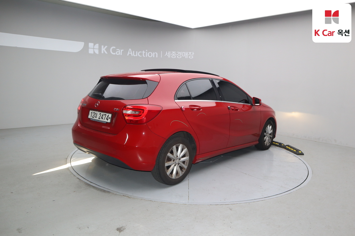 Mercedes-Benz A-Class 2014 - Image 2