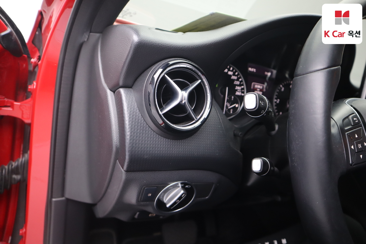Mercedes-Benz A-Class 2014 - Image 9