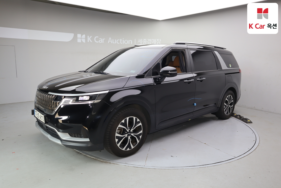 Kia Carnival 2023 - Image 1