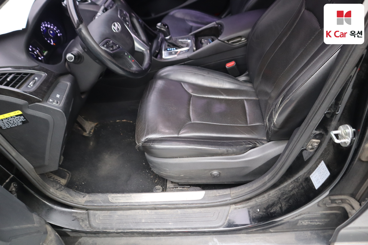Hyundai AZERA 2016 - Image 19