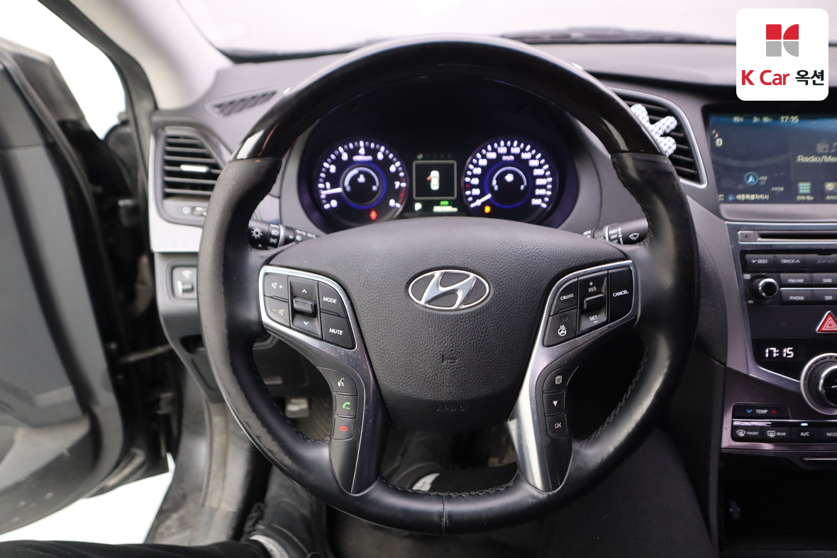 Hyundai AZERA 2016 - Image 10