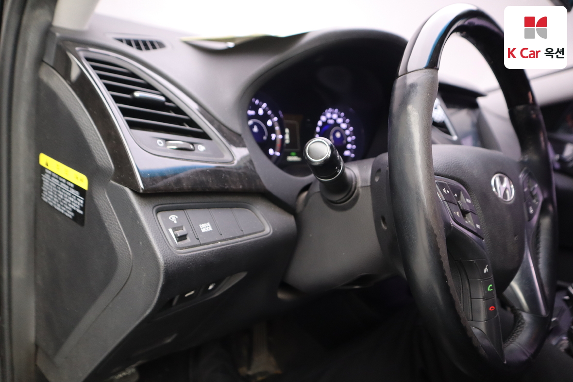 Hyundai AZERA 2016 - Image 9