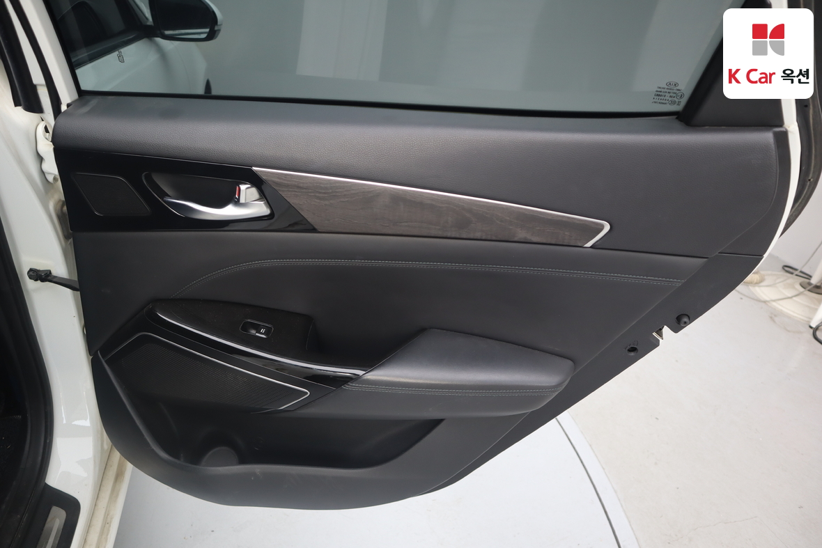 كيا K7 2020 - صورة 25