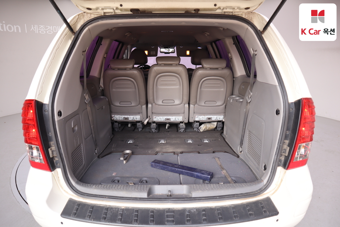 Kia Carnival 2013 - Image 24