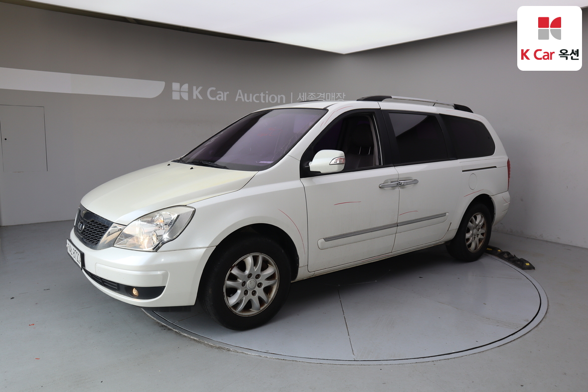 Kia Carnival 2013 - Image 1