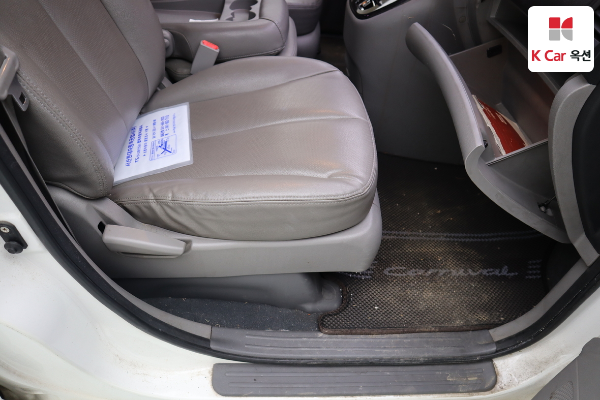 Kia Carnival 2013 - Image 28