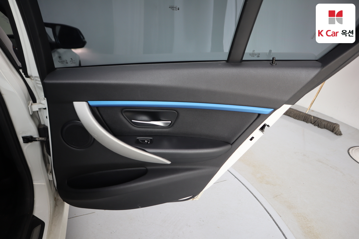 BMW 3 Series 2016 - Image 30
