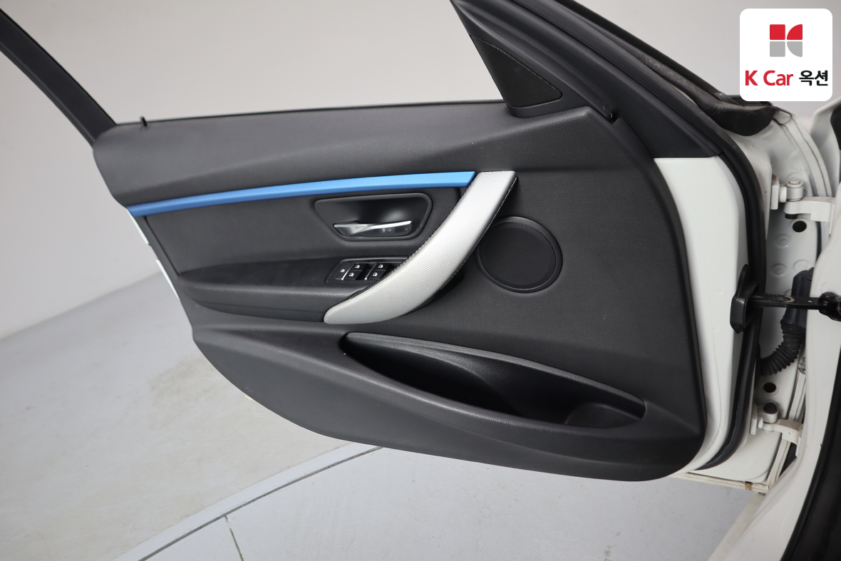 BMW 3 Series 2016 - Image 8