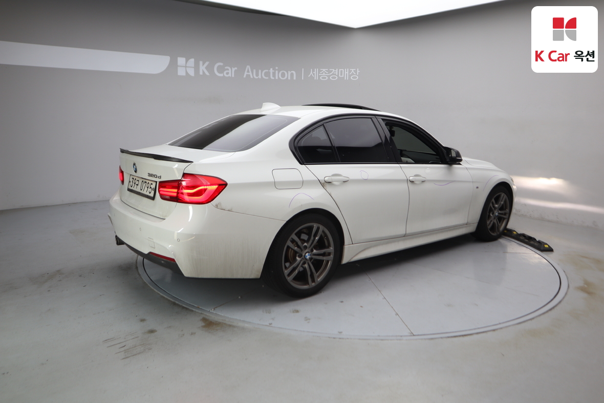 BMW 3 Series 2016 - Image 2