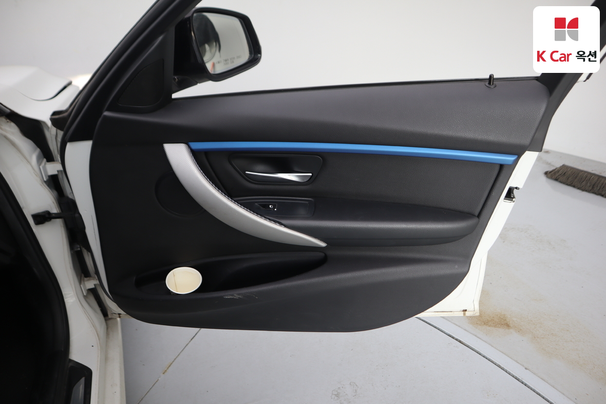 BMW 3 Series 2016 - Image 32