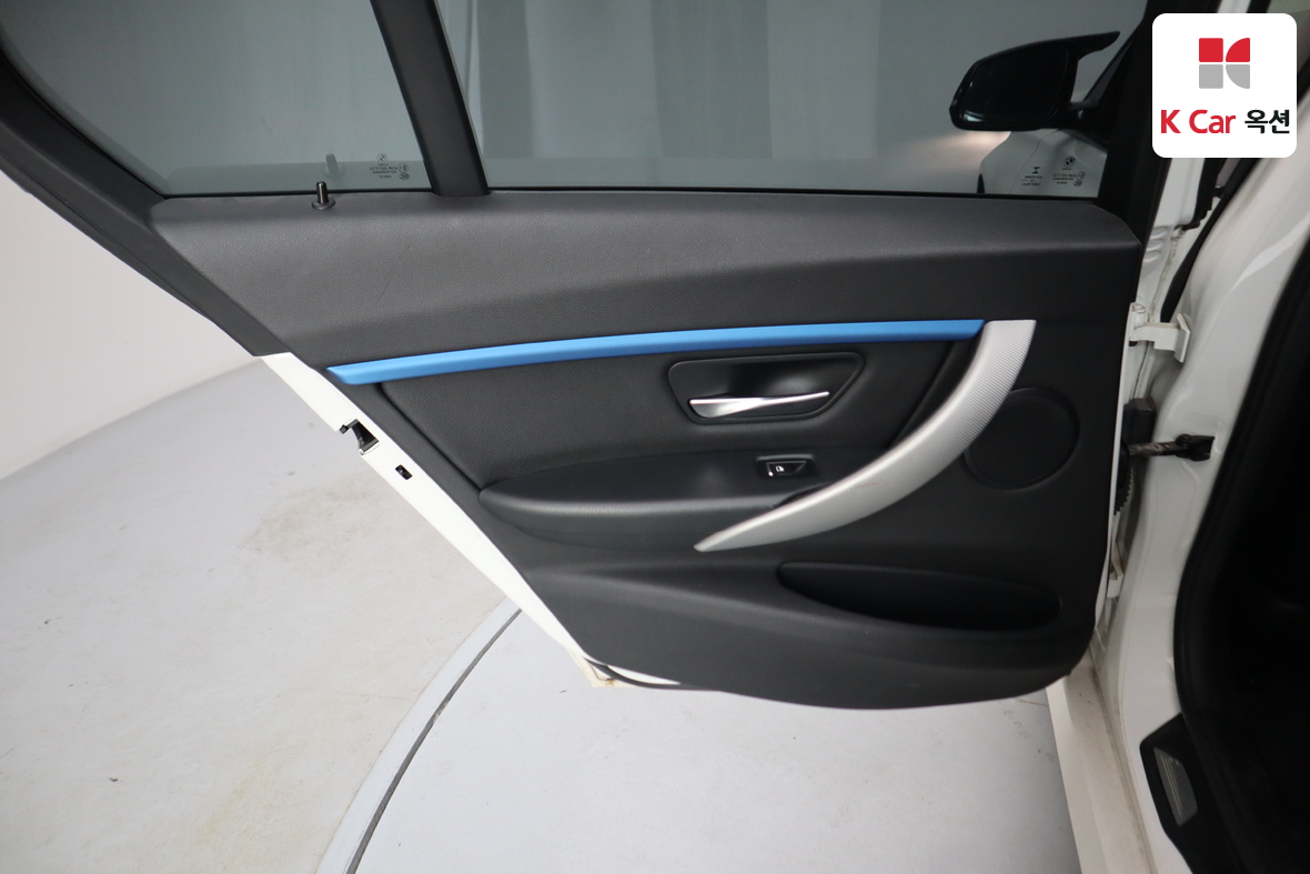 BMW 3 Series 2016 - Image 26