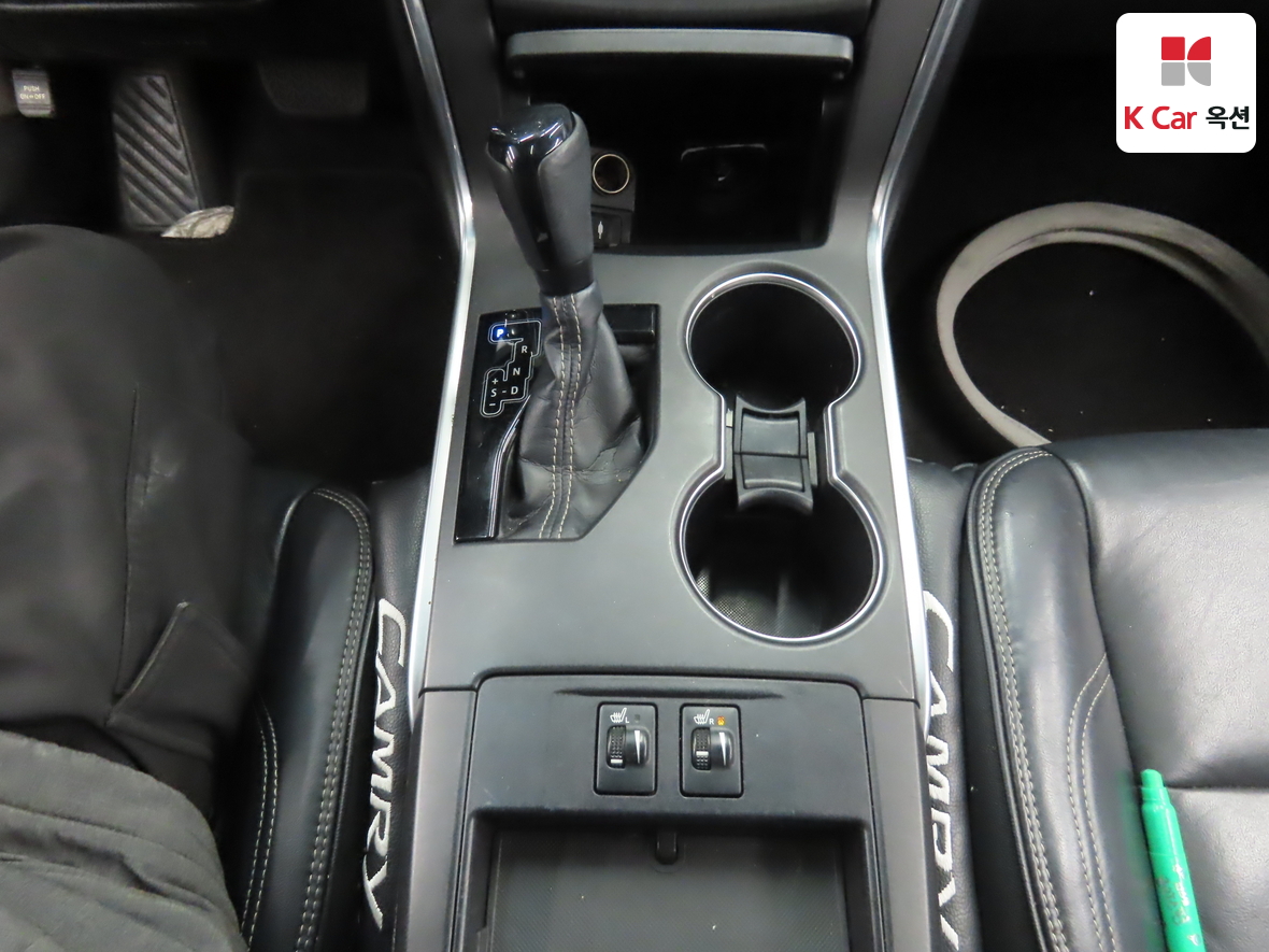Toyota Camry - 16
