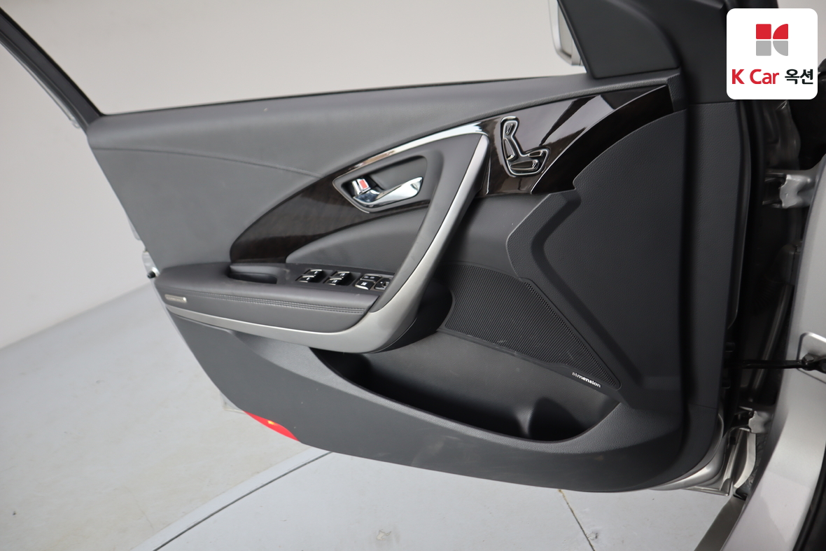 Hyundai AZERA 2011 - Image 8