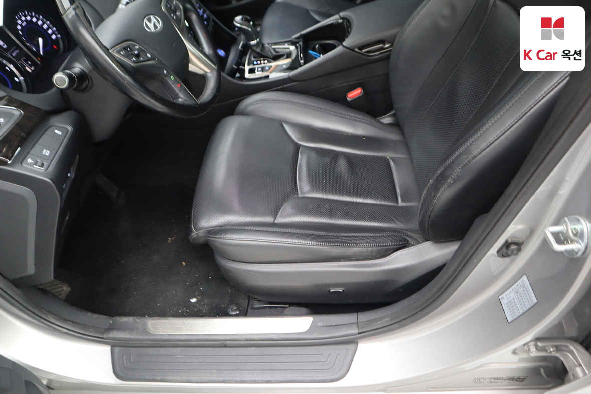 Hyundai AZERA 2011 - Image 19