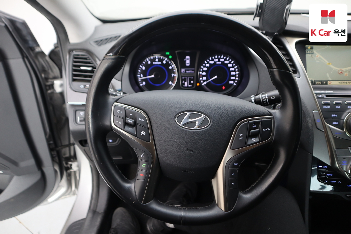Hyundai AZERA 2011 - Image 10