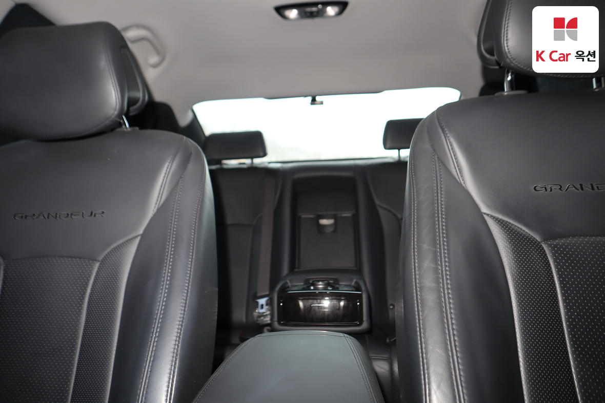Hyundai AZERA 2011 - Image 18