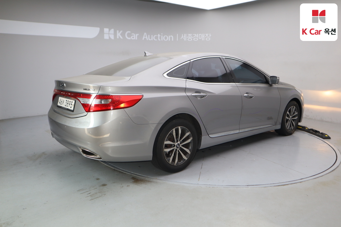 Hyundai AZERA 2011 - Image 2