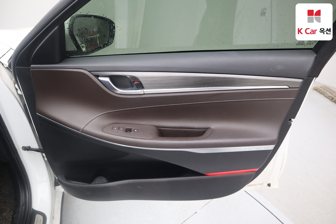 Hyundai AZERA 2019 - Image 29
